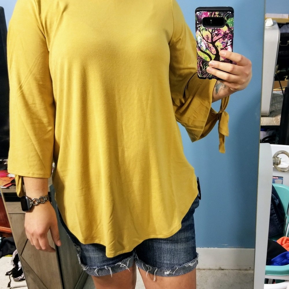 Lg Zenana split sleeve top